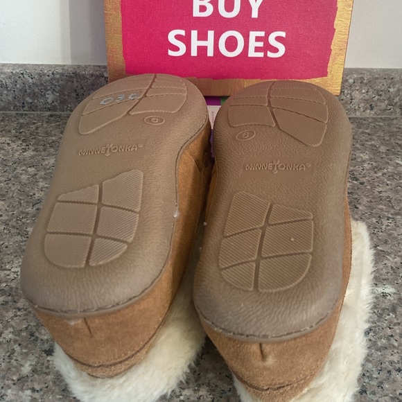 Minnetonka brand NEW with a tag leather uppers faux fur lining size 6 - Picture 5 of 12